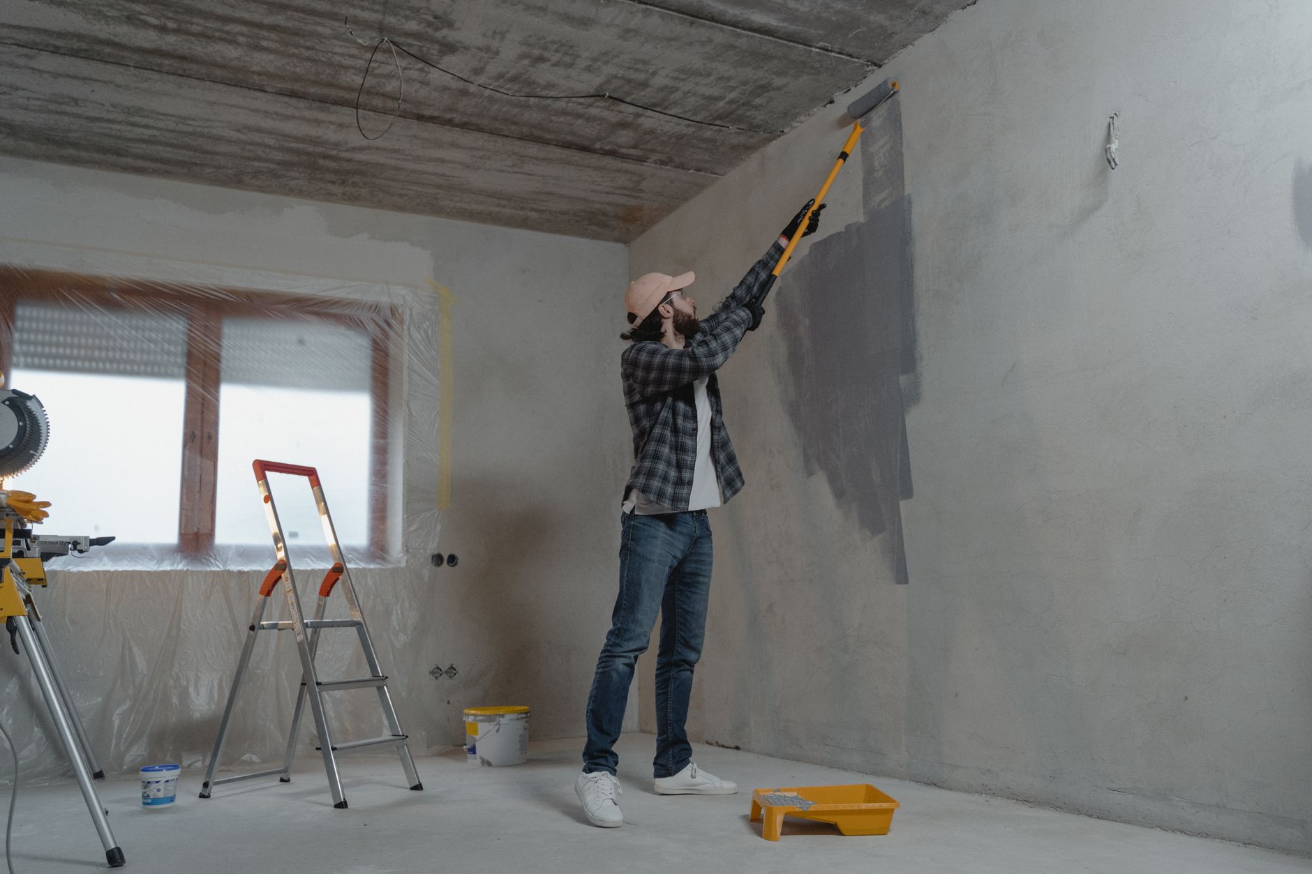 Peintre en bâtiment équipe à Hyères
